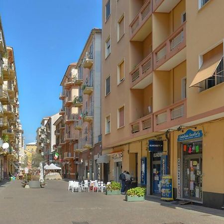 Brezza Marina Vadoalmare Immobiliare Vado Ligure Ruang foto