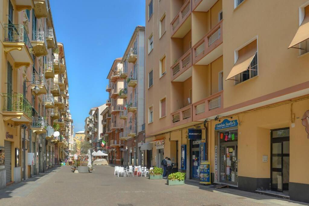 Brezza Marina Vadoalmare Immobiliare Vado Ligure Ruang foto