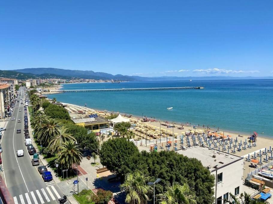 Brezza Marina Vadoalmare Immobiliare Vado Ligure Ruang foto